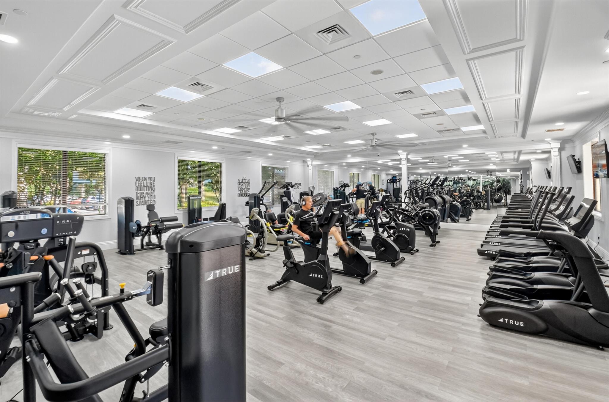 VALENCIA PALMS - Residential