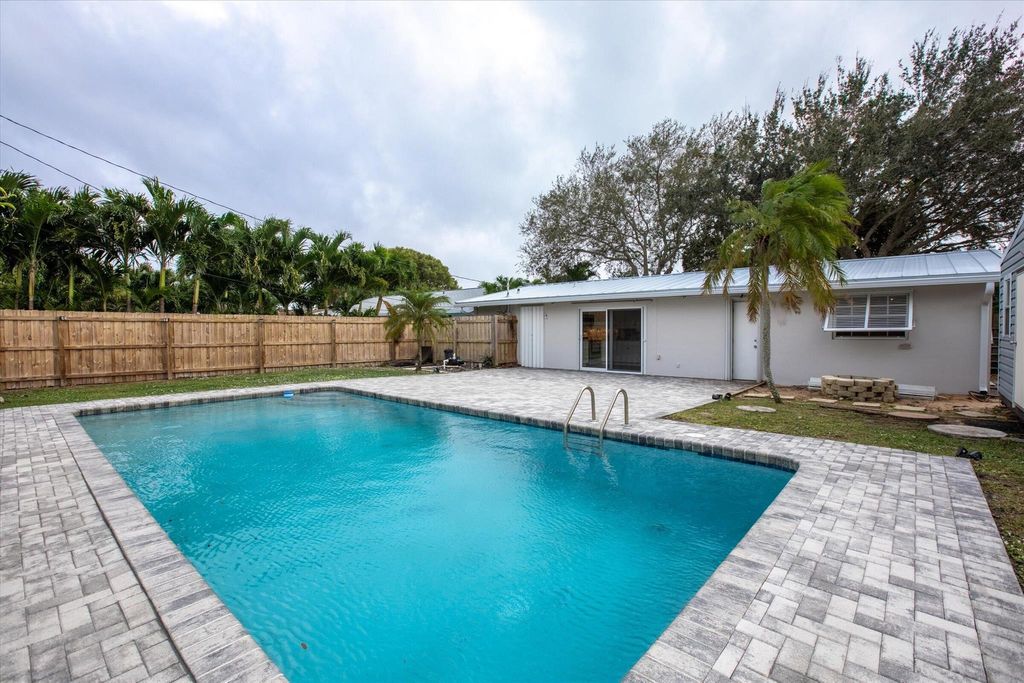 Photo of 4359 Empress Street, Palm Beach Gardens, FL 33410 (MLS # R11033045)