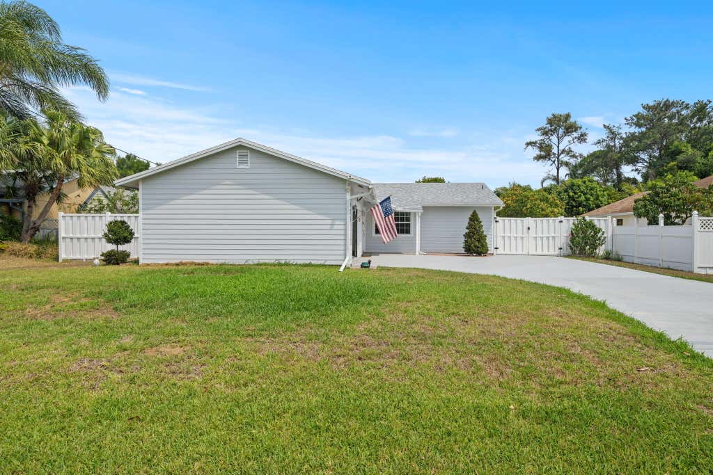Photo of 973 SW Jaslo Avenue, Port Saint Lucie, FL 34953 (MLS # R10987780)