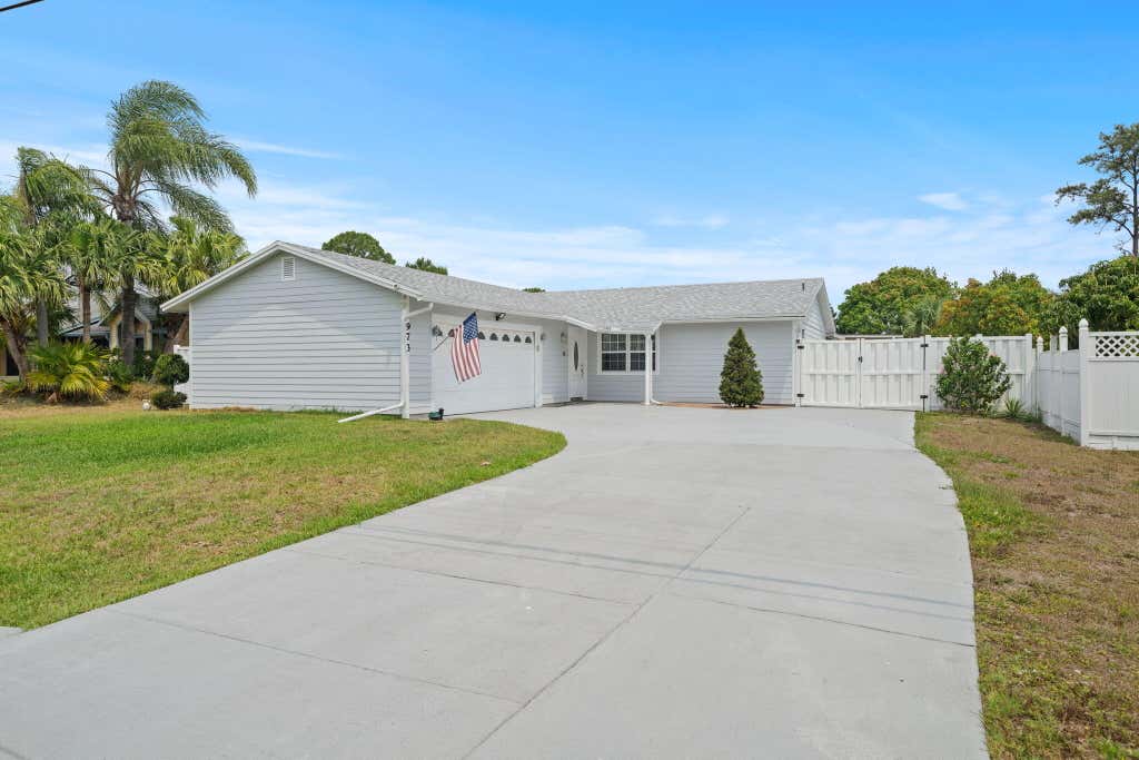 Photo of 973 SW Jaslo Avenue, Port Saint Lucie, FL 34953 (MLS # R10987780)