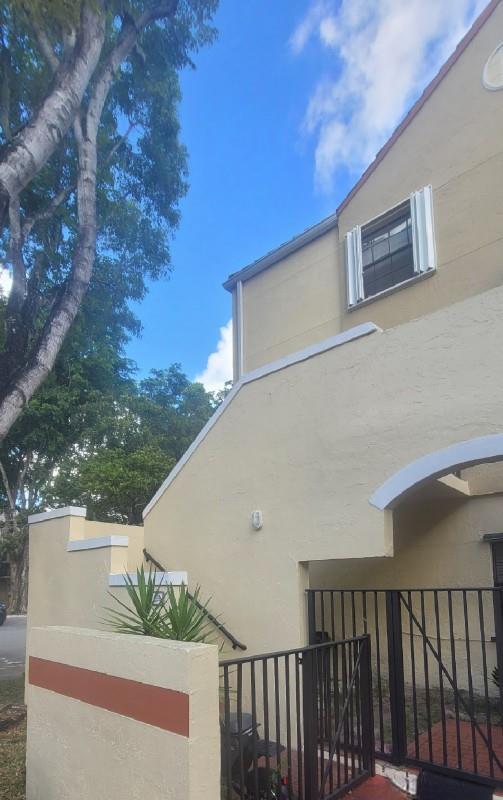 Photo 3 of 10 of 8853 SW 131st Ct 201 townhome