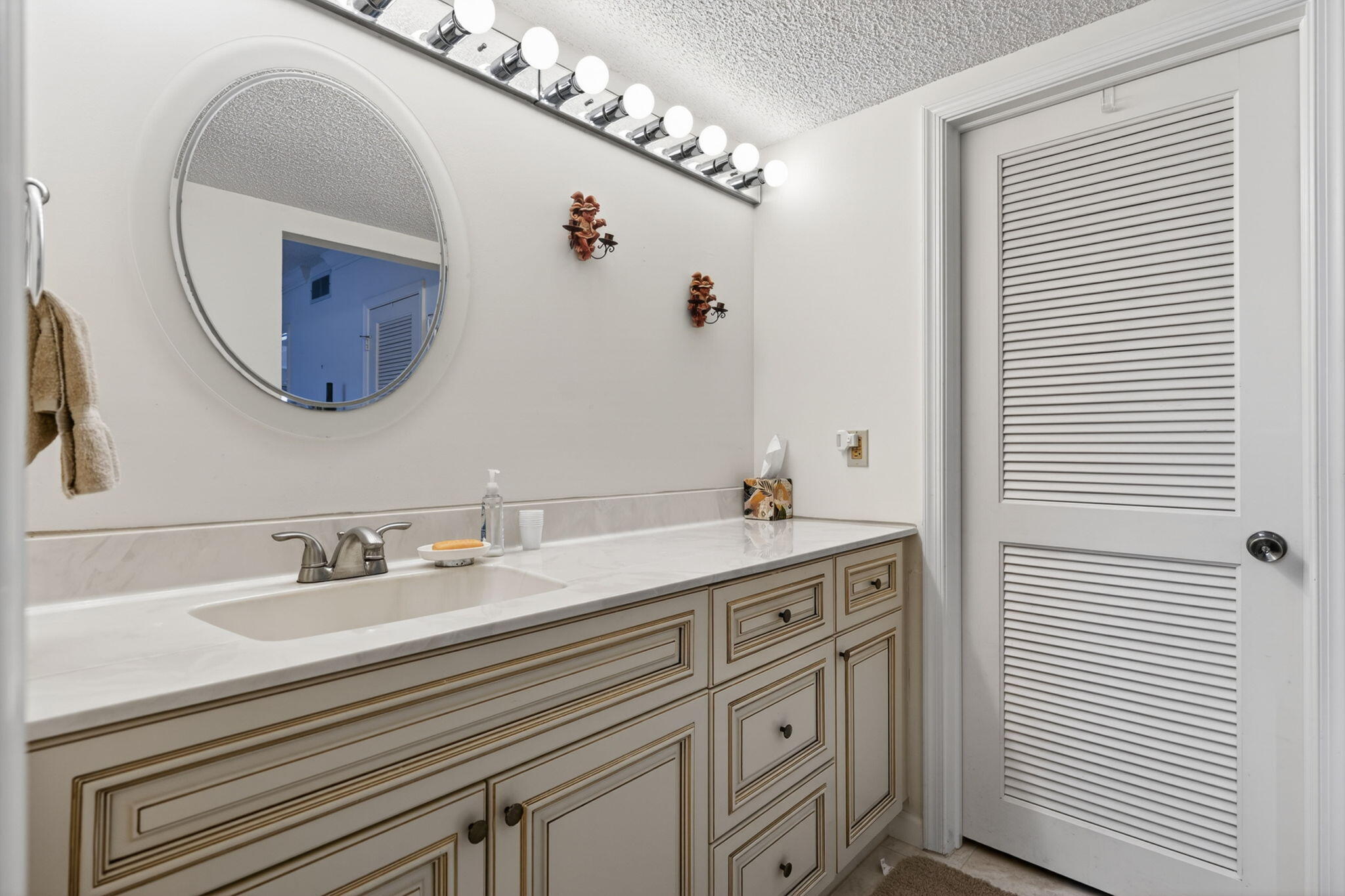 WATERBEND AT JONATHANS LANDING CONDO - Residential