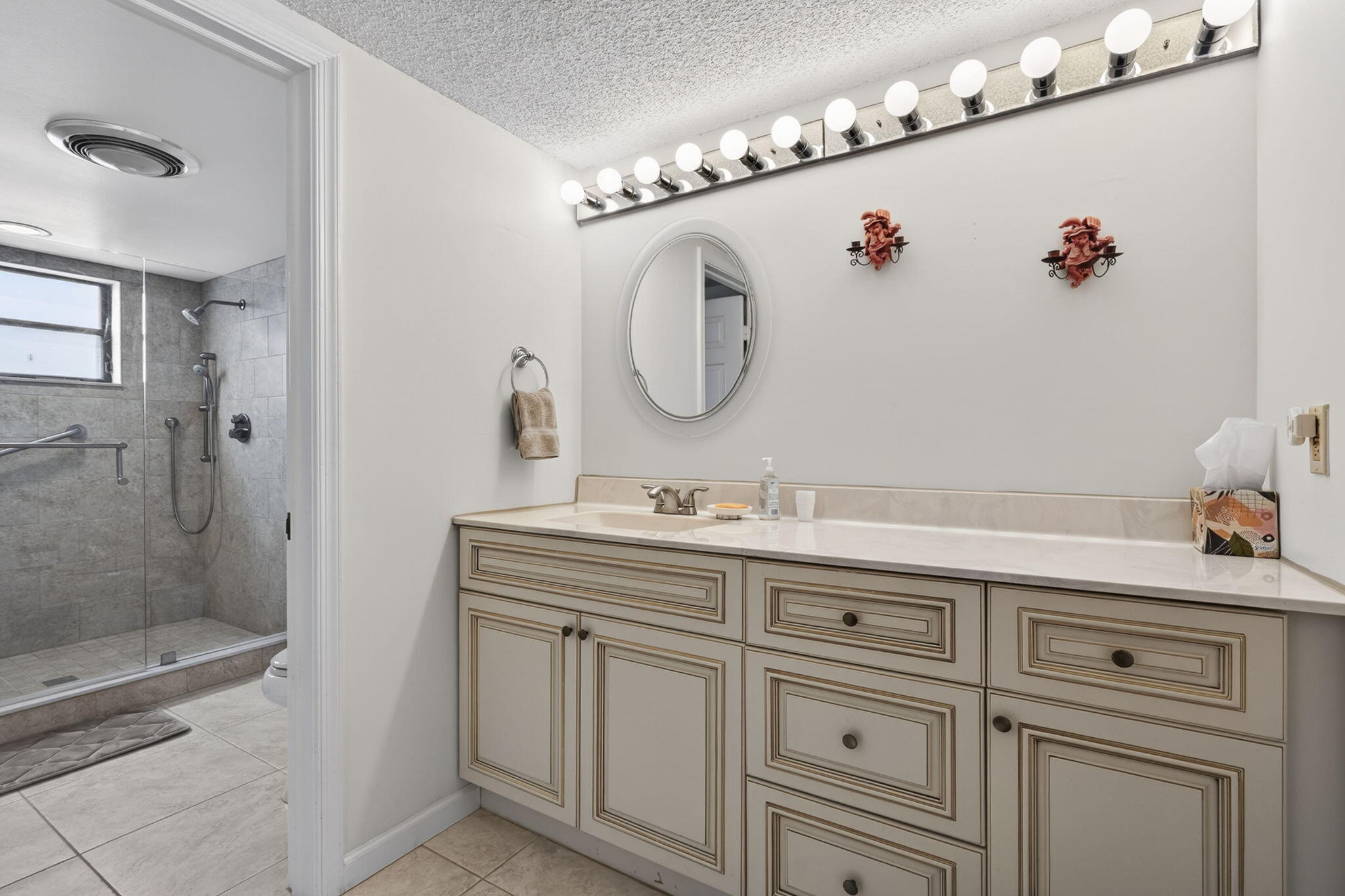 WATERBEND AT JONATHANS LANDING CONDO - Residential