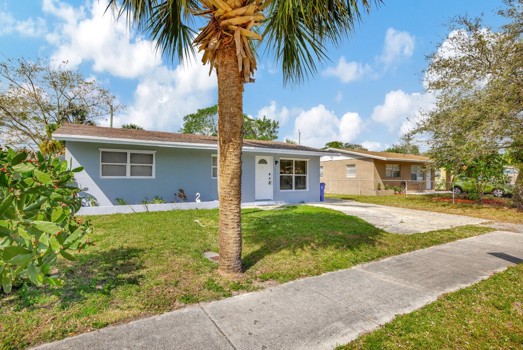 Photo of 603 NW 2nd Avenue, Deerfield Beach, FL 33441 (MLS # R10961205)