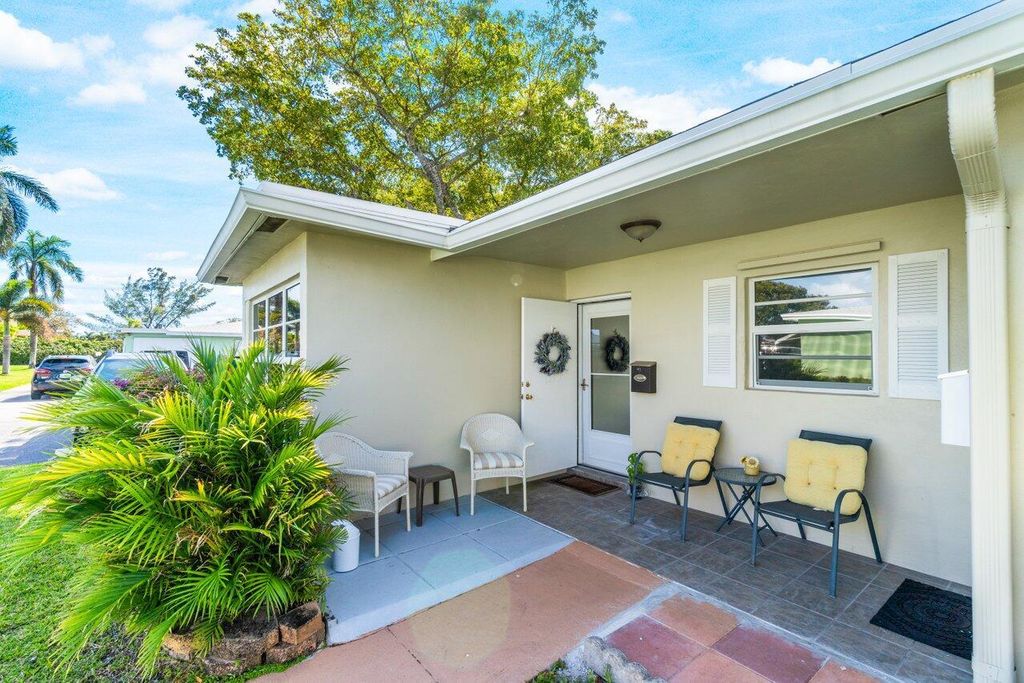 Photo of 211 Bayview Avenue #A, Boynton Beach, FL 33435 (MLS # R10969957)