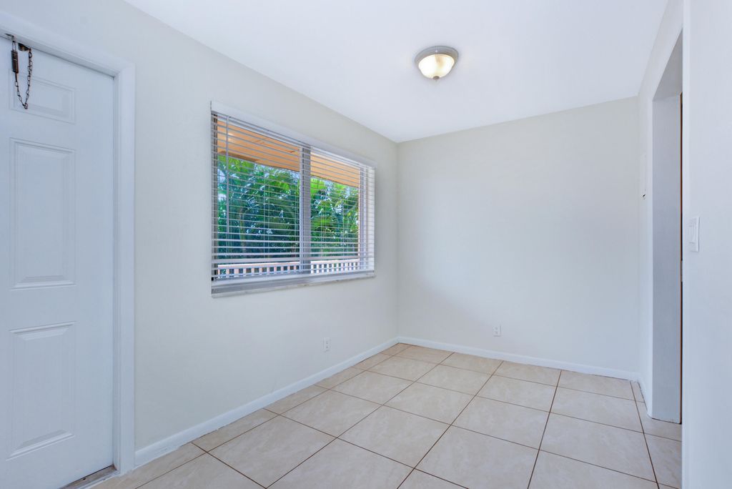 Photo of 1000 NE 9th Avenue #4, Delray Beach, FL 33483 (MLS # B26004180)
