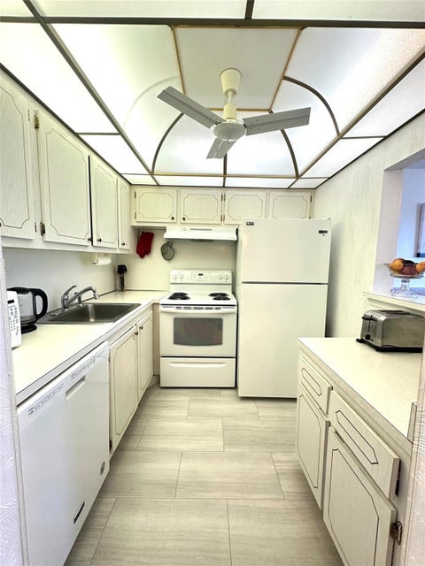 Tiny photo for 4106 Cambridge E #4106, Deerfield Beach, FL 33442 (MLS # F10542398)