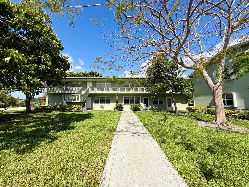 Photo of 62 Easthampton C, West Palm Beach, FL 33417 (MLS # B26013665)