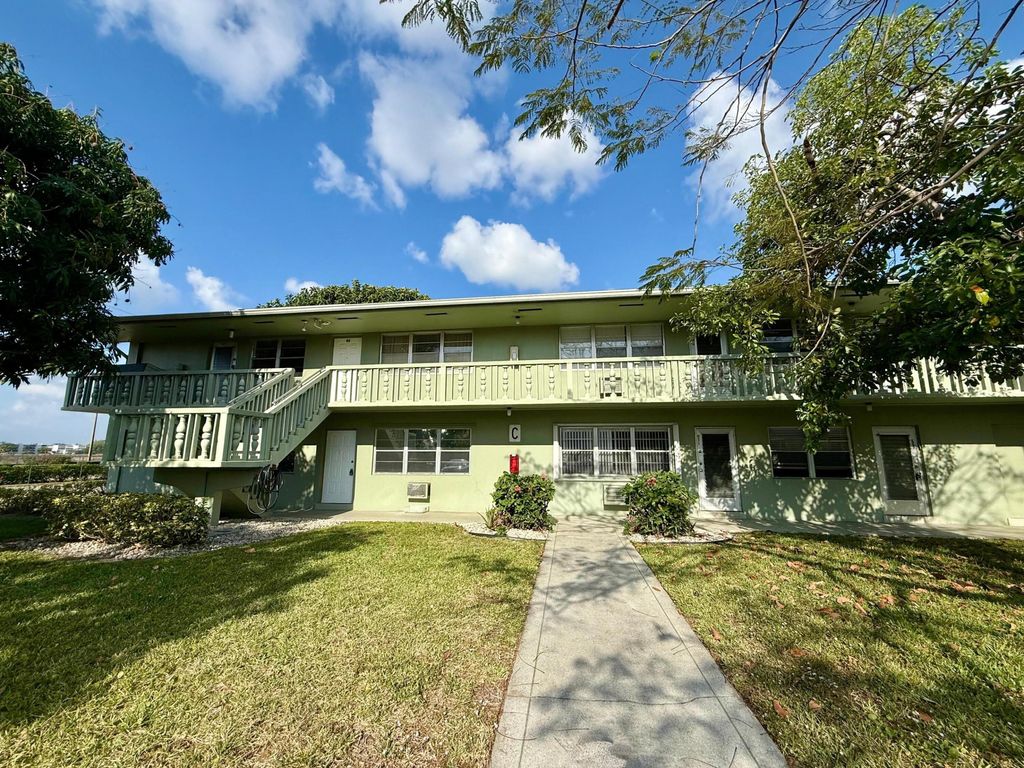 Photo of 62 Easthampton C, West Palm Beach, FL 33417 (MLS # B26013665)