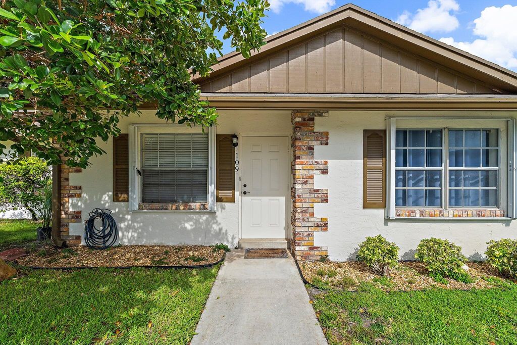 Photo of 109 Doe Trail, Jupiter, FL 33458 (MLS # B26034271)