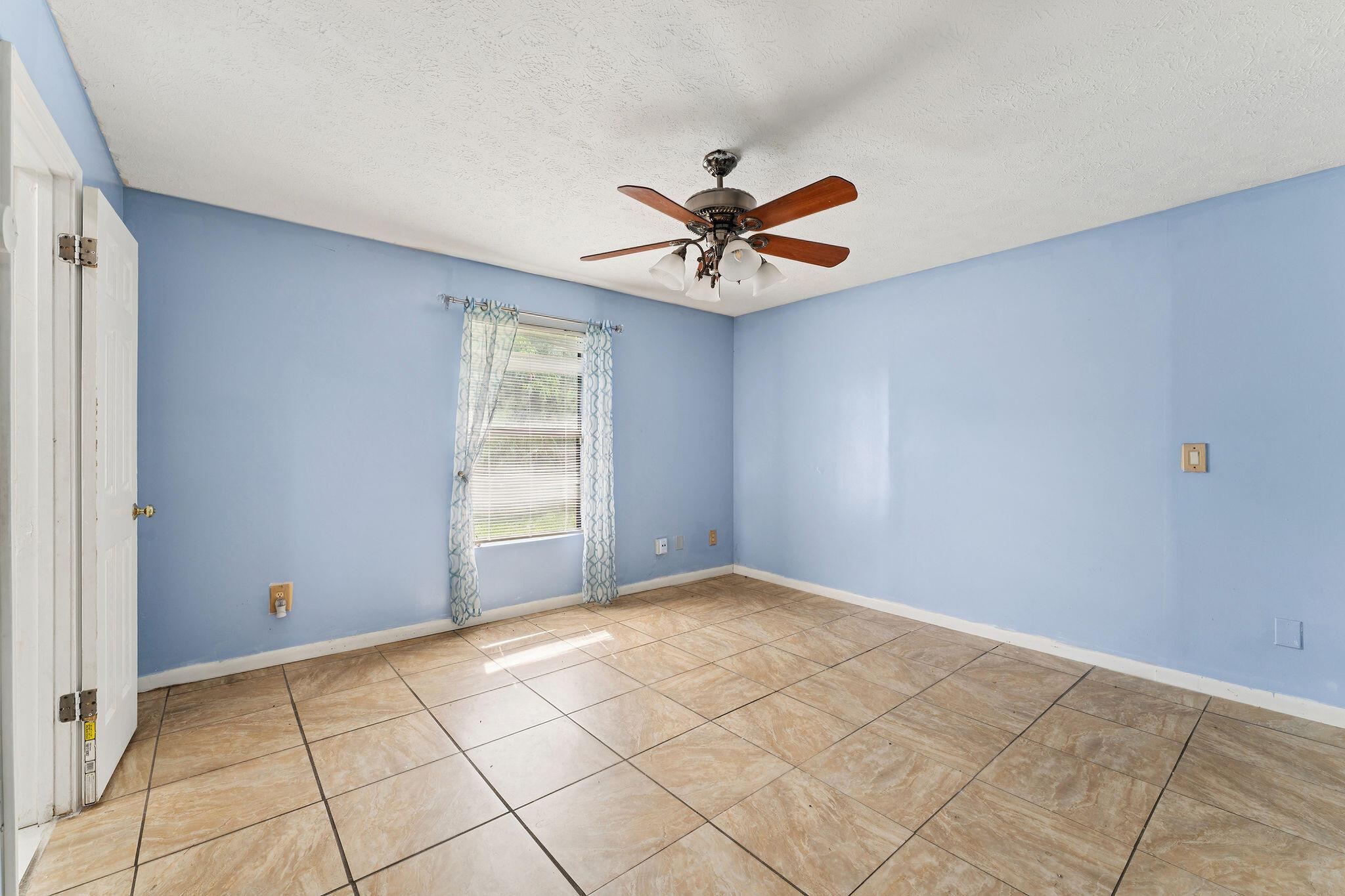 PORT ST LUCIE SECTION 4 - Residential Lease
