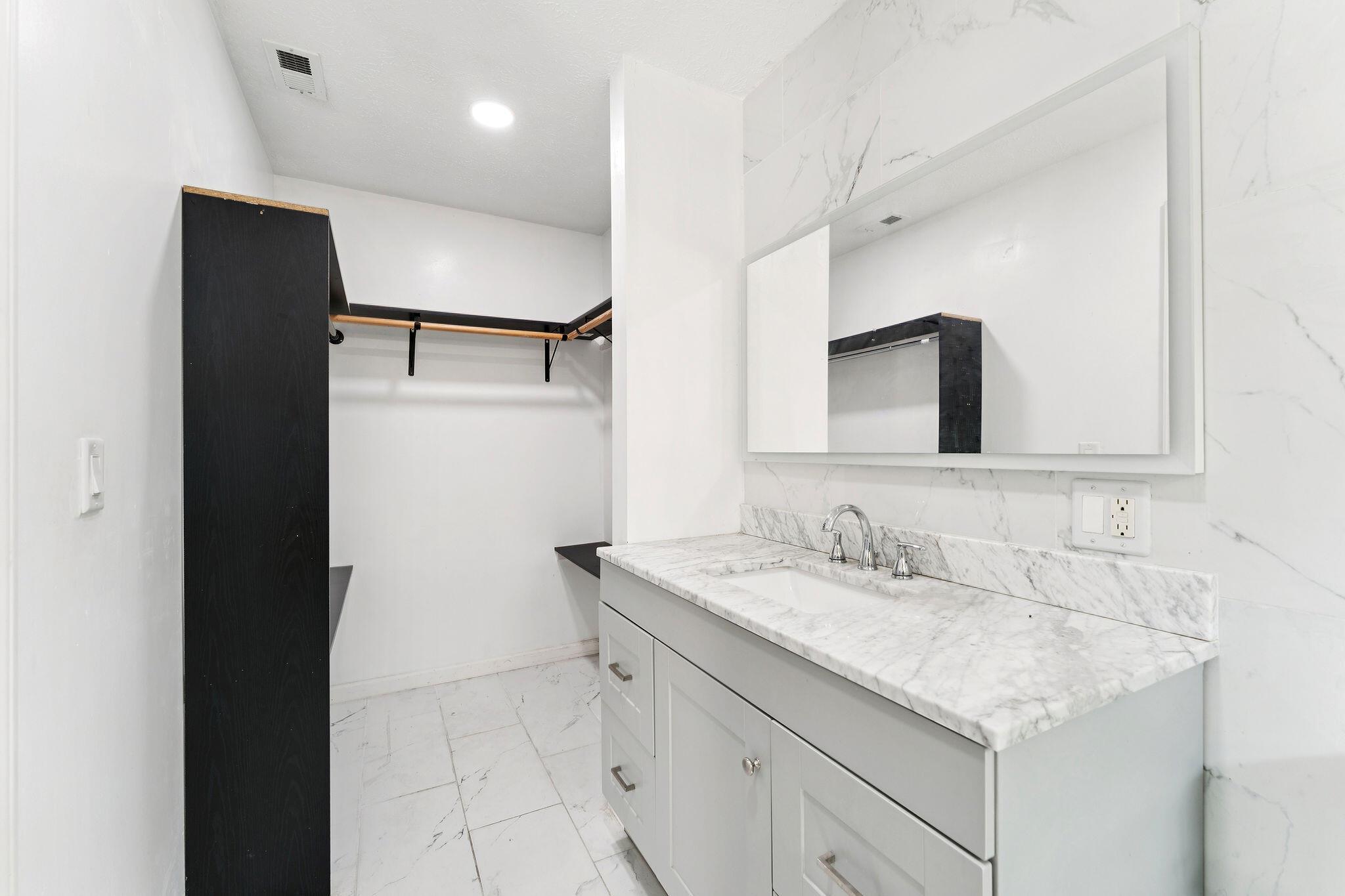 PORT ST LUCIE SECTION 4 - Residential Lease