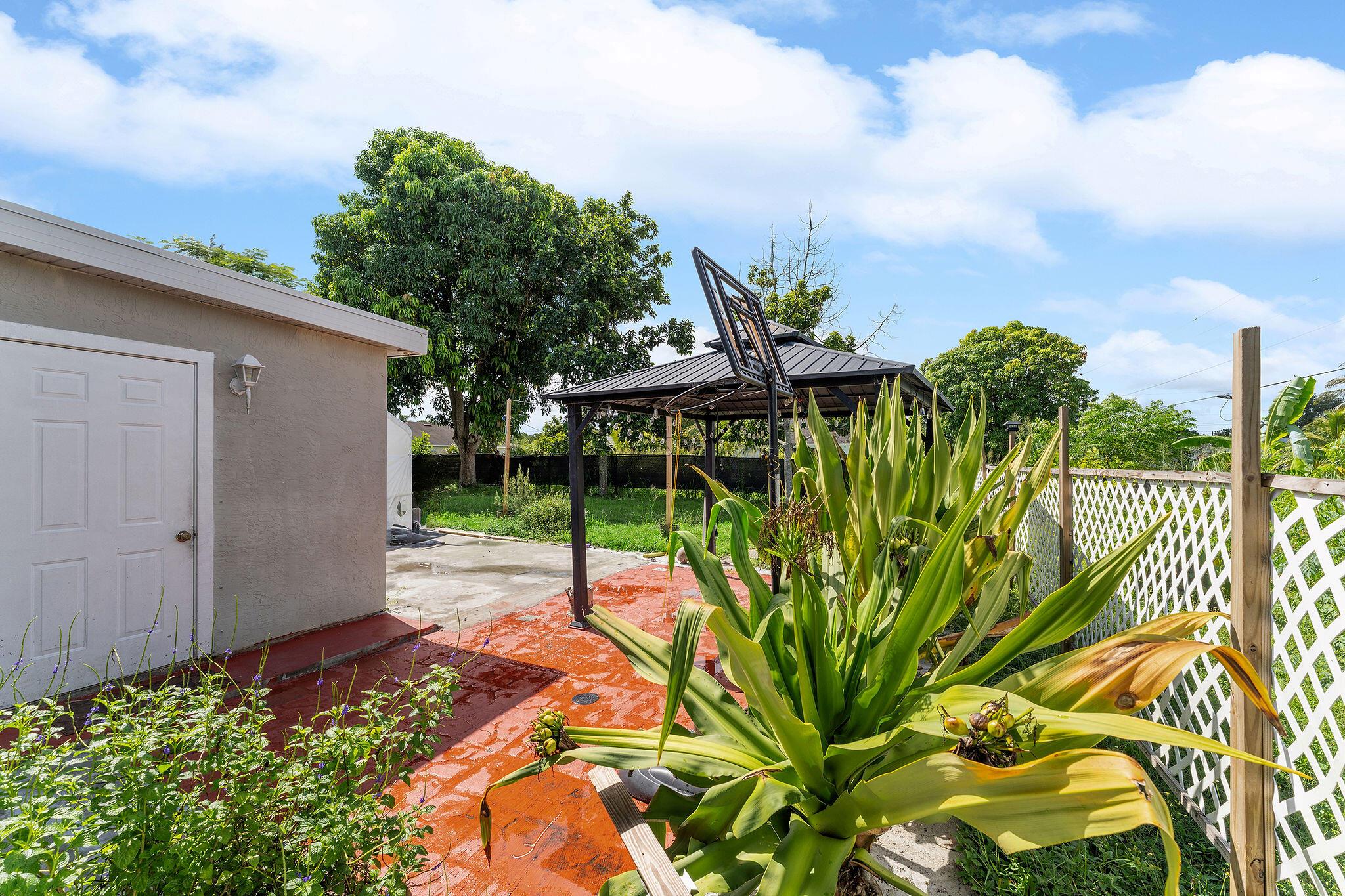 PORT ST LUCIE SECTION 4 - Residential Lease