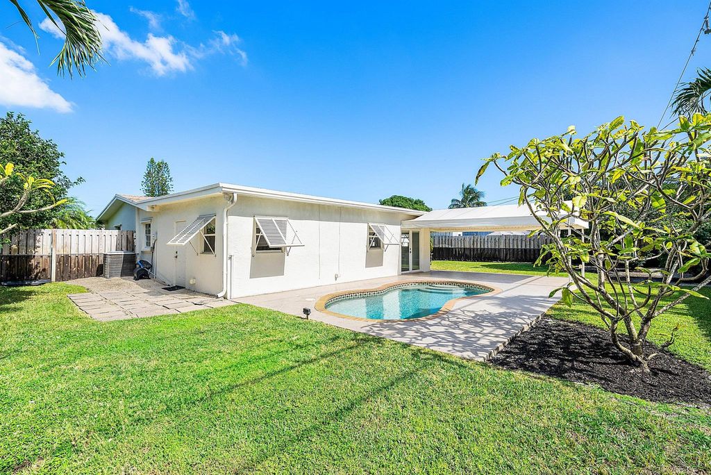 Photo of 530 Heron Drive, Delray Beach, FL 33444 (MLS # R11137983)