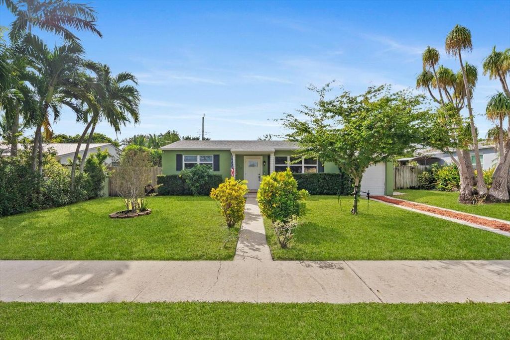 Photo of 320 Summa Street, West Palm Beach, FL 33405 (MLS # R11142077)