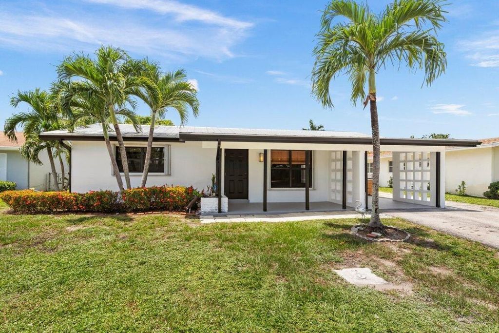 Photo of 523 Riverside Drive, Palm Beach Gardens, FL 33410 (MLS # R10975038)