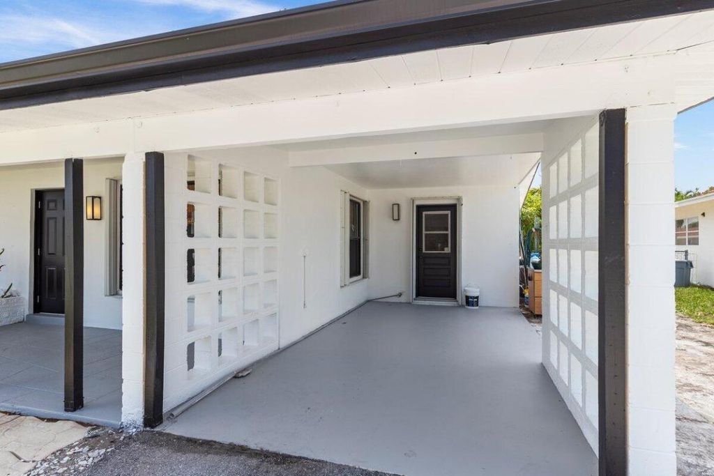 Photo of 523 Riverside Drive, Palm Beach Gardens, FL 33410 (MLS # R10975038)