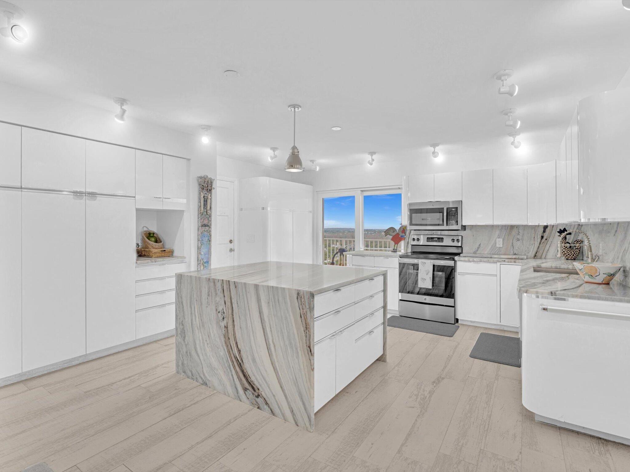 THREE THOUSAND CONDO - Residential