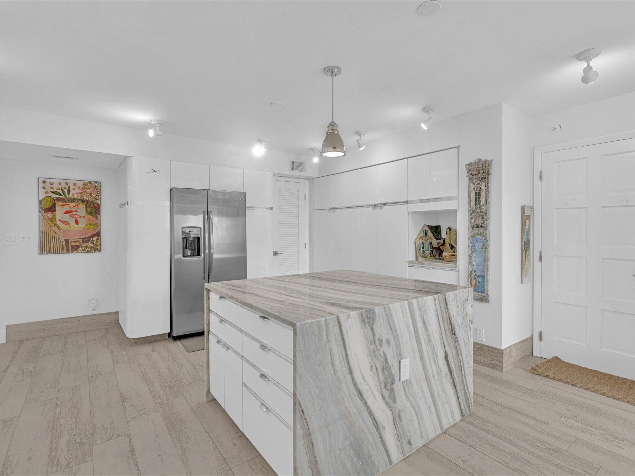 THREE THOUSAND CONDO - Residential