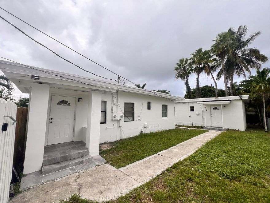 Freshly updated 1-bedroom, 1-bathroom duplex in a prime Hallandale Beach location. Bright, efficient layout with a comfortable living area, a practical kitchen, and a private bedroom that fits a queen bed easily. Brand new window unit AC keeps the space cool and quiet. On-site parking, private entrance, and a clean, coin-operated laundry room on the property for added convenience. Minutes to Gulfstream Park, Aventura Mall, New Hallandale Shopping Center and stunning beaches, with quick access to I-95 for an easy commute. Ready for immediate move-in.