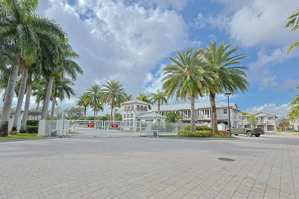 DORAL CAY - Residential