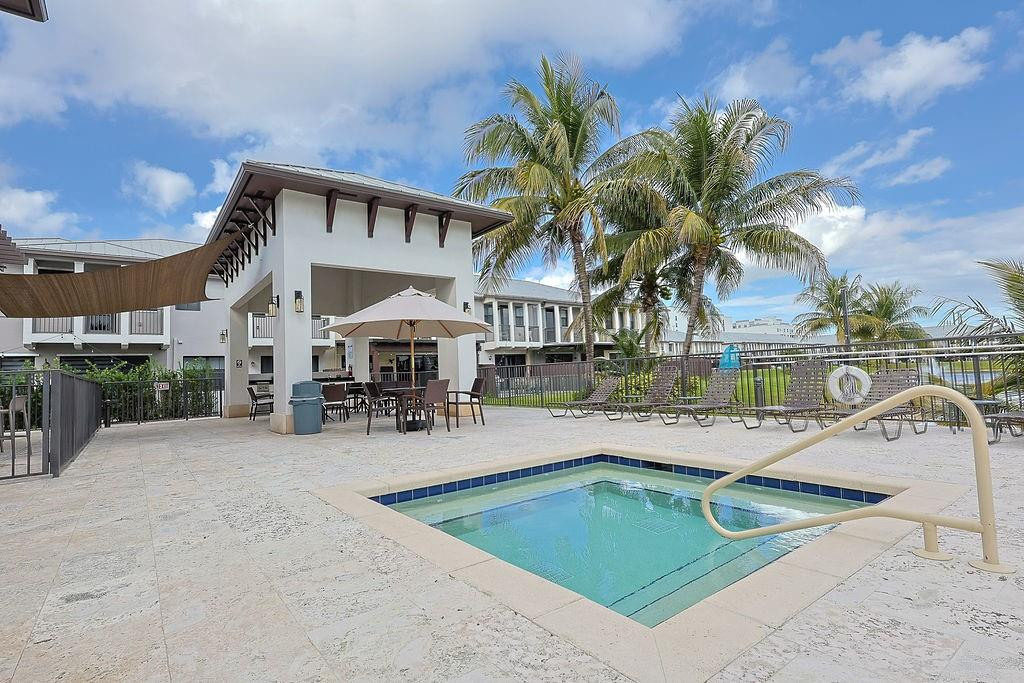 DORAL CAY - Residential