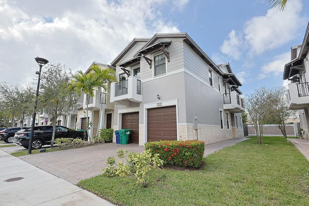 DORAL CAY - Residential