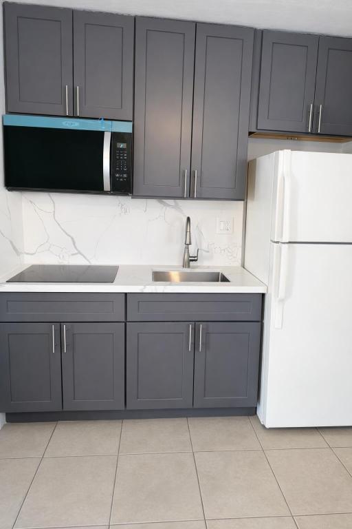 DEERFIELD COLONY COURT - Residential Lease