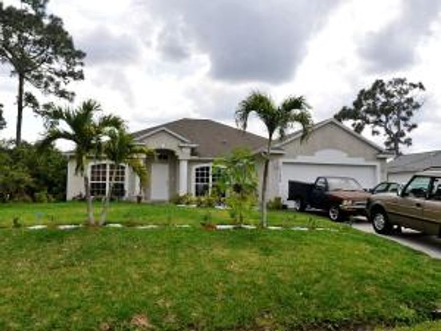 4 BEDROOMS,2 BATH HOME. MERCEDES MICHELLE 4 MODEL. OPEN FLOOR PLAN, FORMAL LIVING AND FORMAL DINING ROOMS.KITCHEN OPEN TO LARGE FAMILY ROOM.MASTER BATH WITH GARDEN TUB AND SEPARATE SHOWER.COVERED PATIO. NICE SIZE BACK YARD.