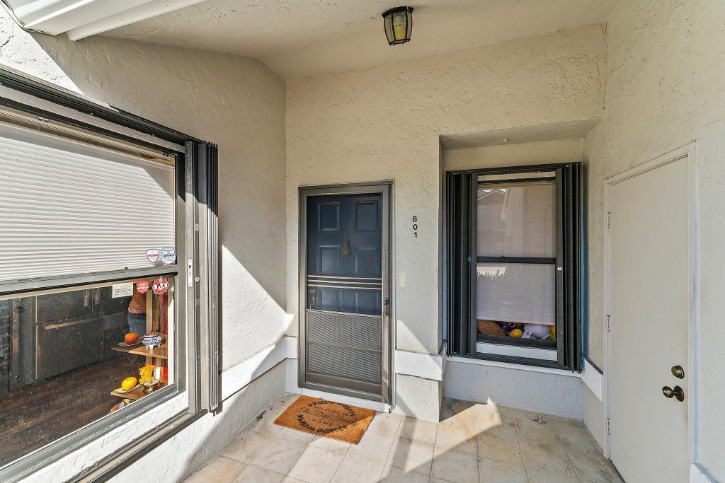 Photo of 801 Kintyre Court, Palm Beach Gardens, FL 33418 (MLS # B26072424)