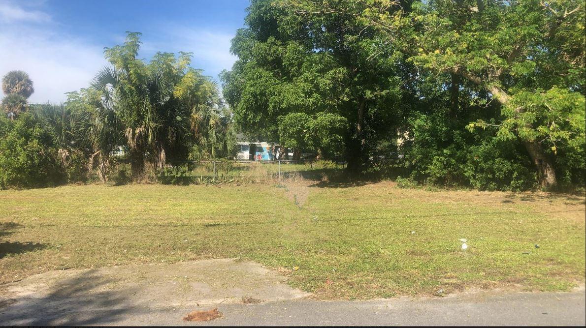 Build your dream home in Stuart. Public water and sewer on the property.
Close to Federal Highway and downtown Stuart.
Owner financing available with only $5,000 down and no credit check