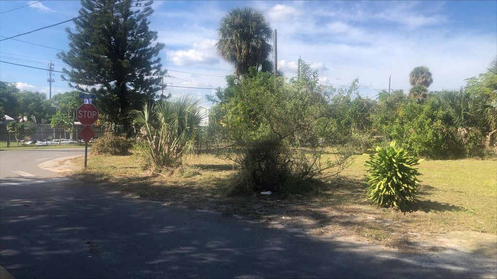 Photo of 939 SE Bayou Avenue, Stuart, FL 34994 (MLS # F10406549)