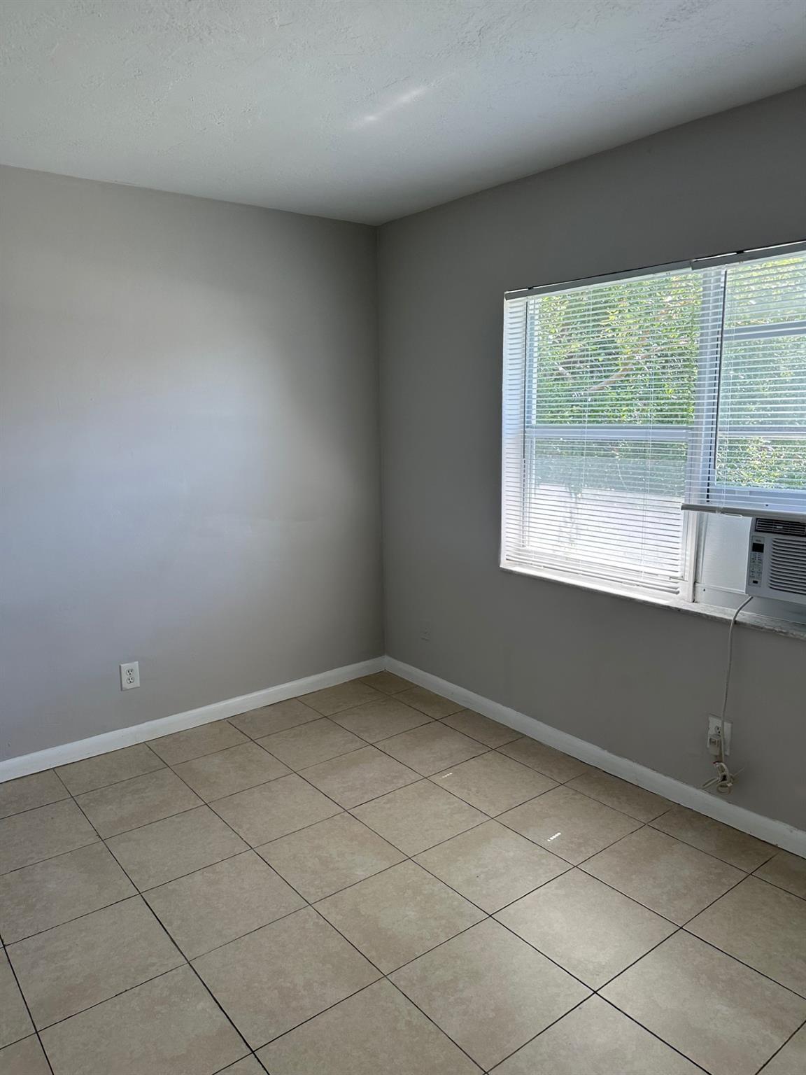Town Of Modelo Dania B-49 - Residential Lease