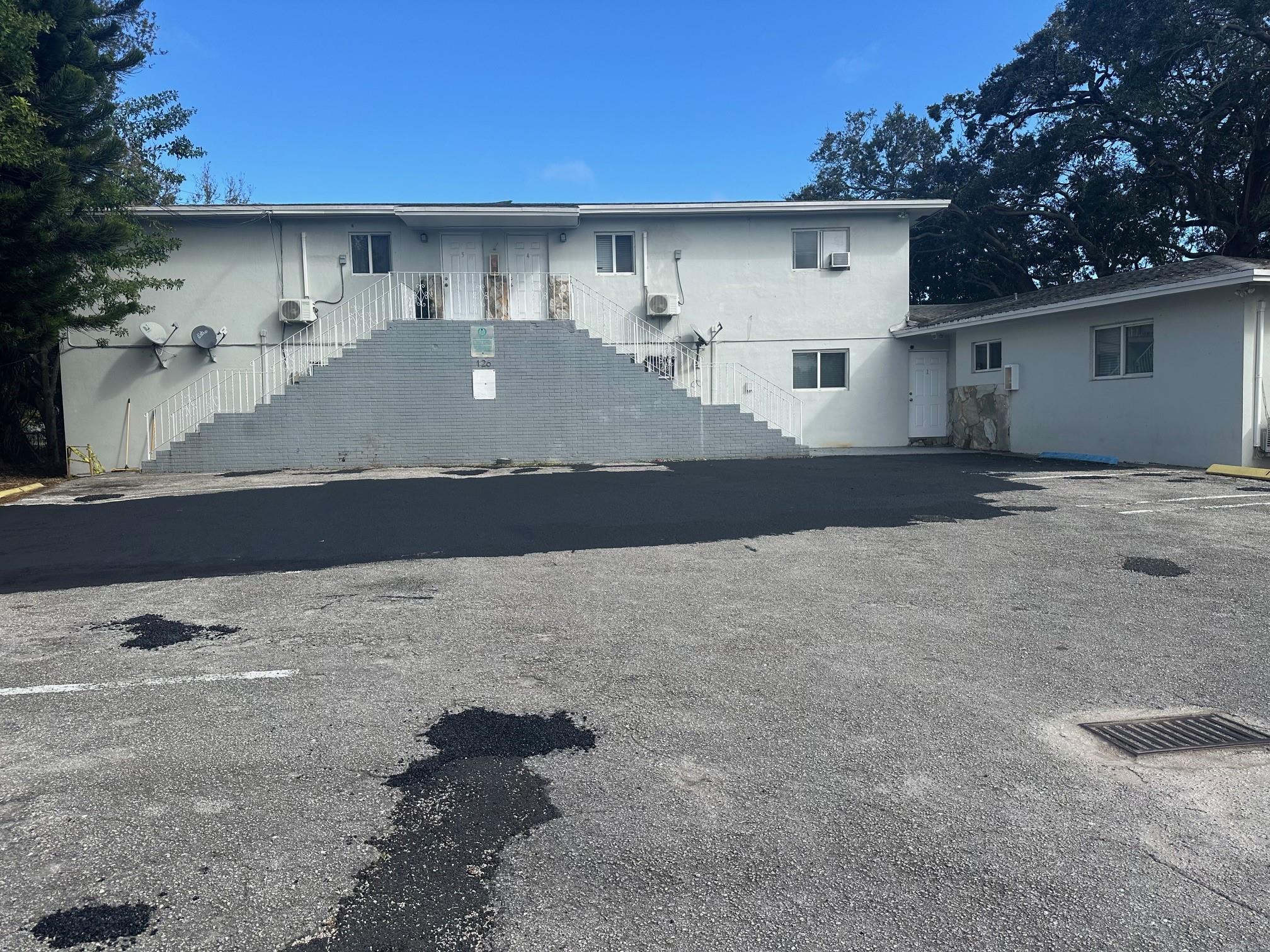 BRIGHT, CLEAN 2 BED 1 BATH APARTMENT AVAILABLE NOW! THIS 2ND FLOOR UNIT FEATURES A SPACIOUS LAYOUT WITH TILED FLOORS THROUGHOUT, WOOD BLINDS, CEILING FAN IN EACH ROOM & MORE. QUIET BUILDING CONVENIENTLY LOCATED IN HISTORICAL DANIA BEACH JUST MINUTES FROM THE NEW DANIA POINTE SHOPPING CENTER, MAJOR HIGHWAYS, THE AIRPORT & THE BEACH. WASHER & DRYER ON PREMISES. WATER INCLUDED. EASY TO SHOW ON LOCKBOX!