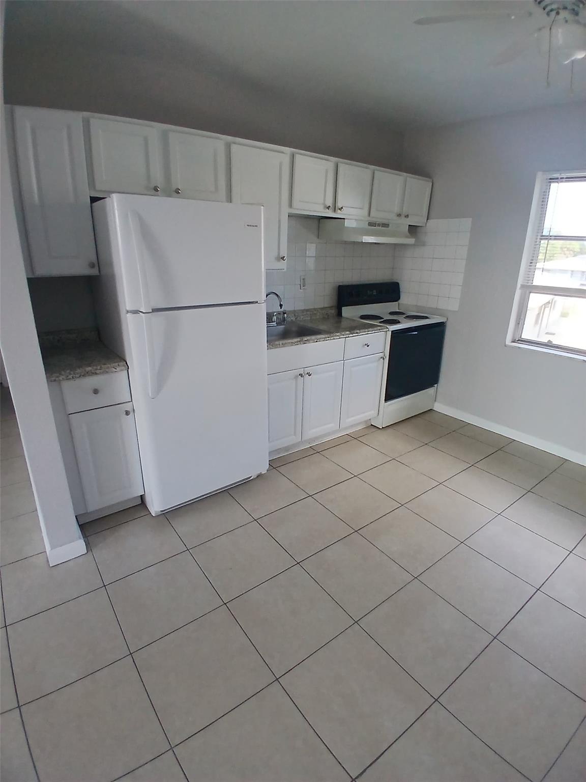 Town Of Modelo Dania B-49 - Residential Lease