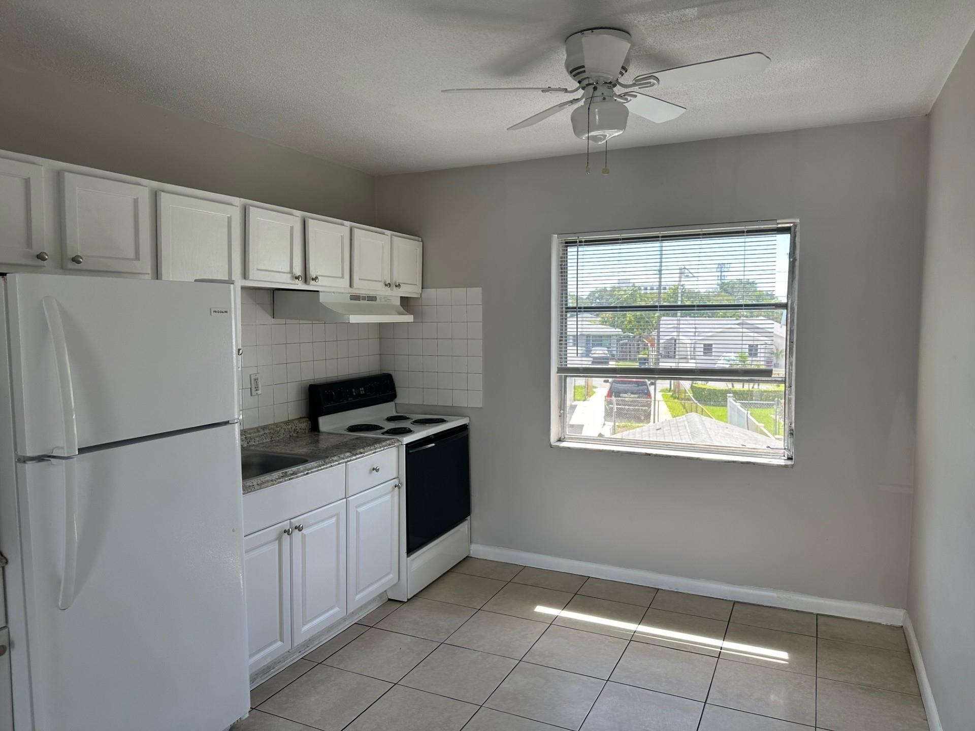 Town Of Modelo Dania B-49 - Residential Lease