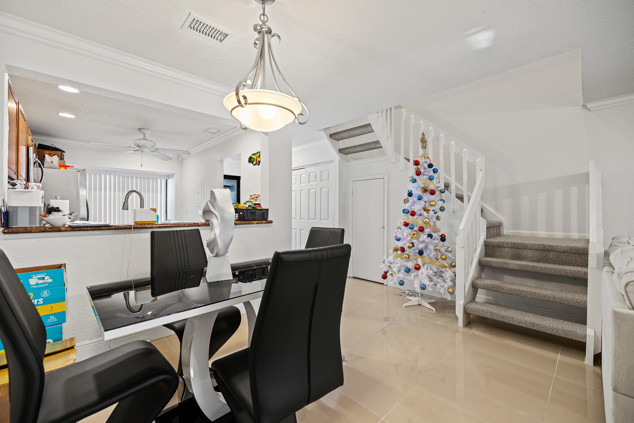 BAYWOOD VILLAGE II-B COND - Residential