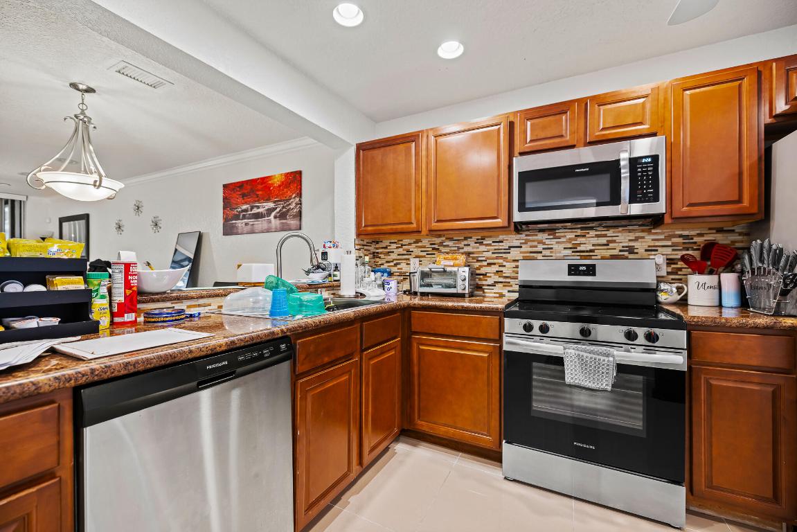 BAYWOOD VILLAGE II-B CONDO - Residential