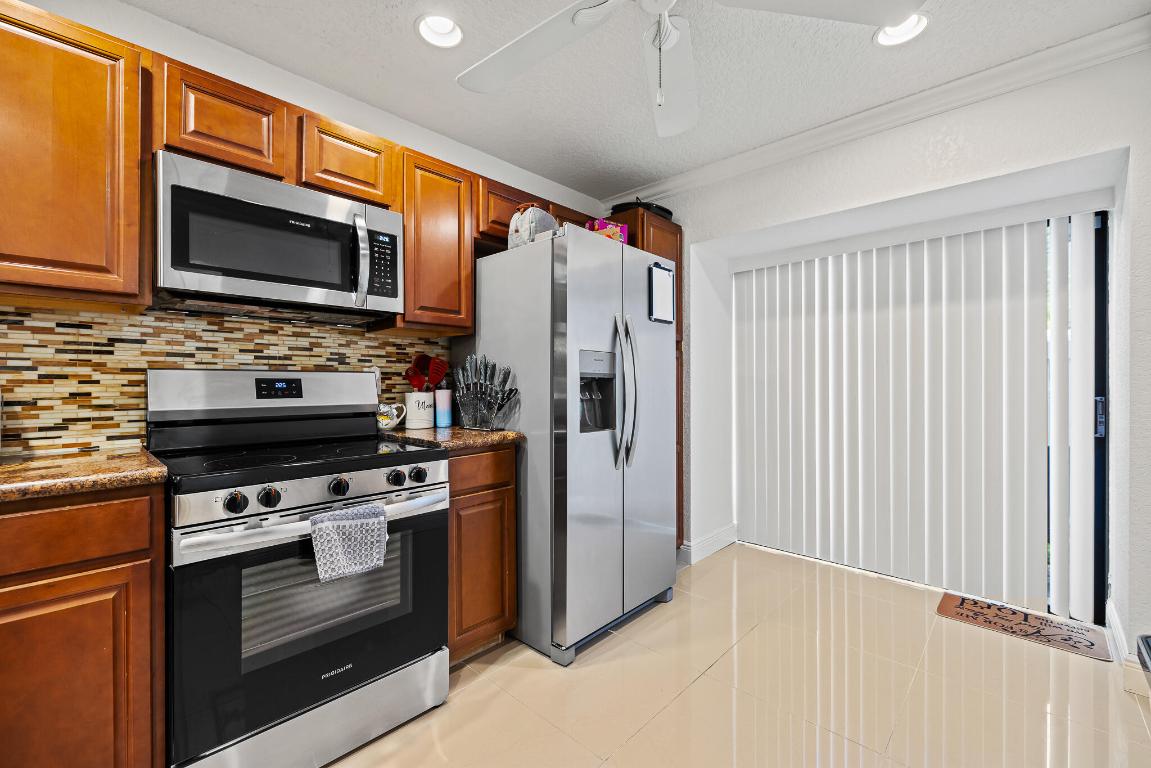 BAYWOOD VILLAGE II-B CONDO - Residential