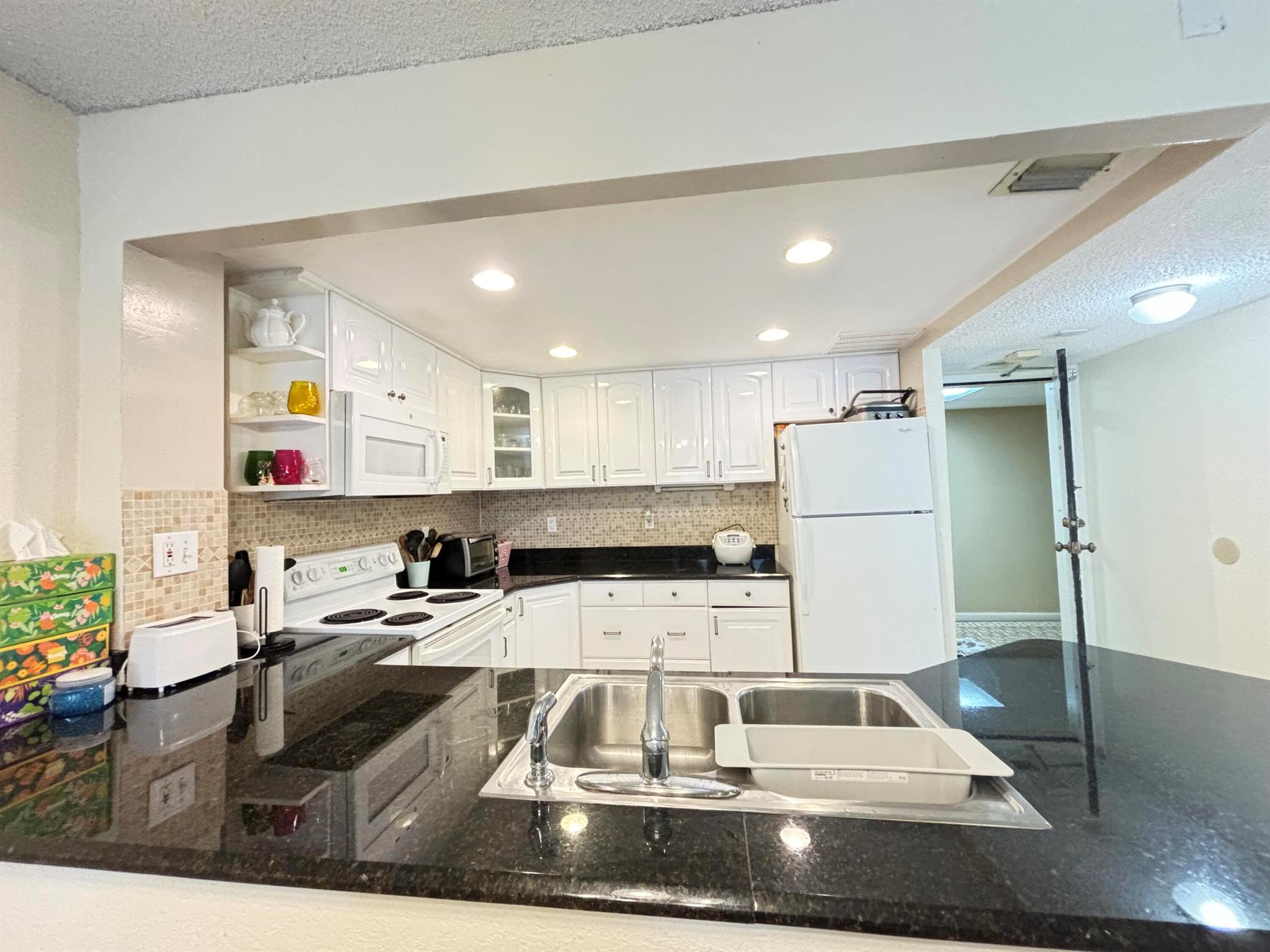 LE CHATEAU ROYAL CONDO - Residential Lease