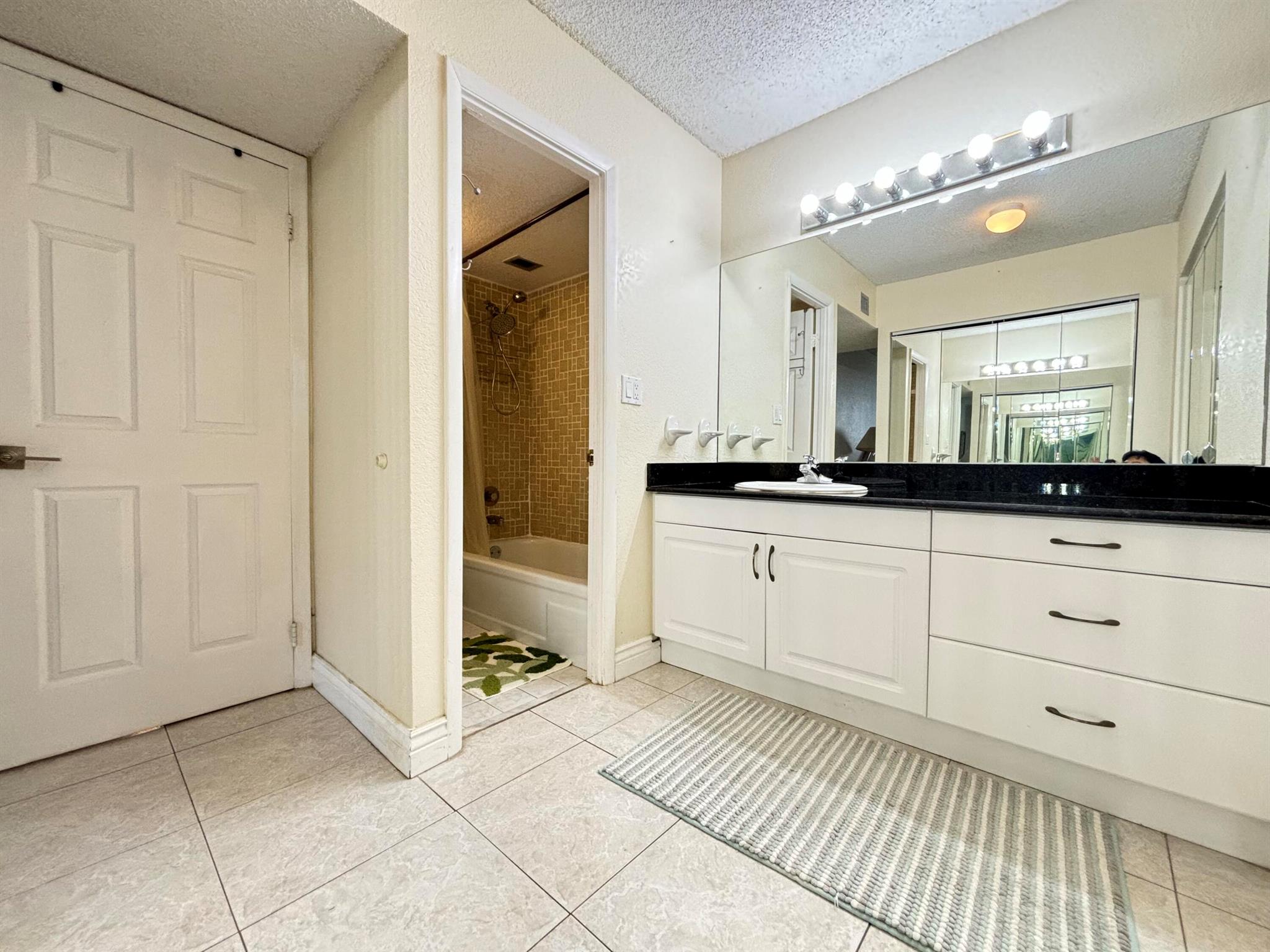 LE CHATEAU ROYAL CONDO - Residential Lease