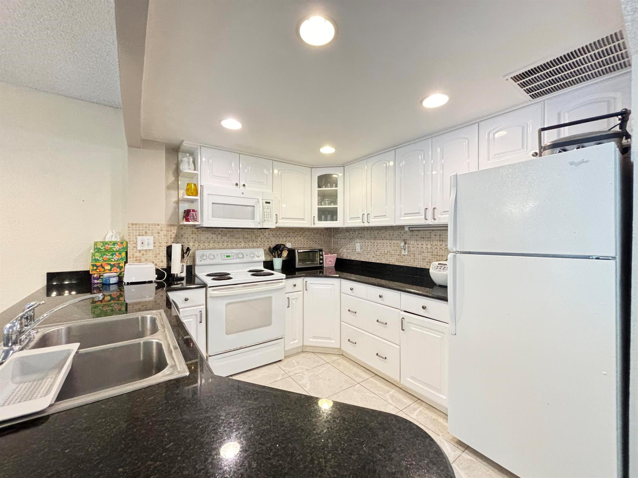 LE CHATEAU ROYAL CONDO - Residential Lease