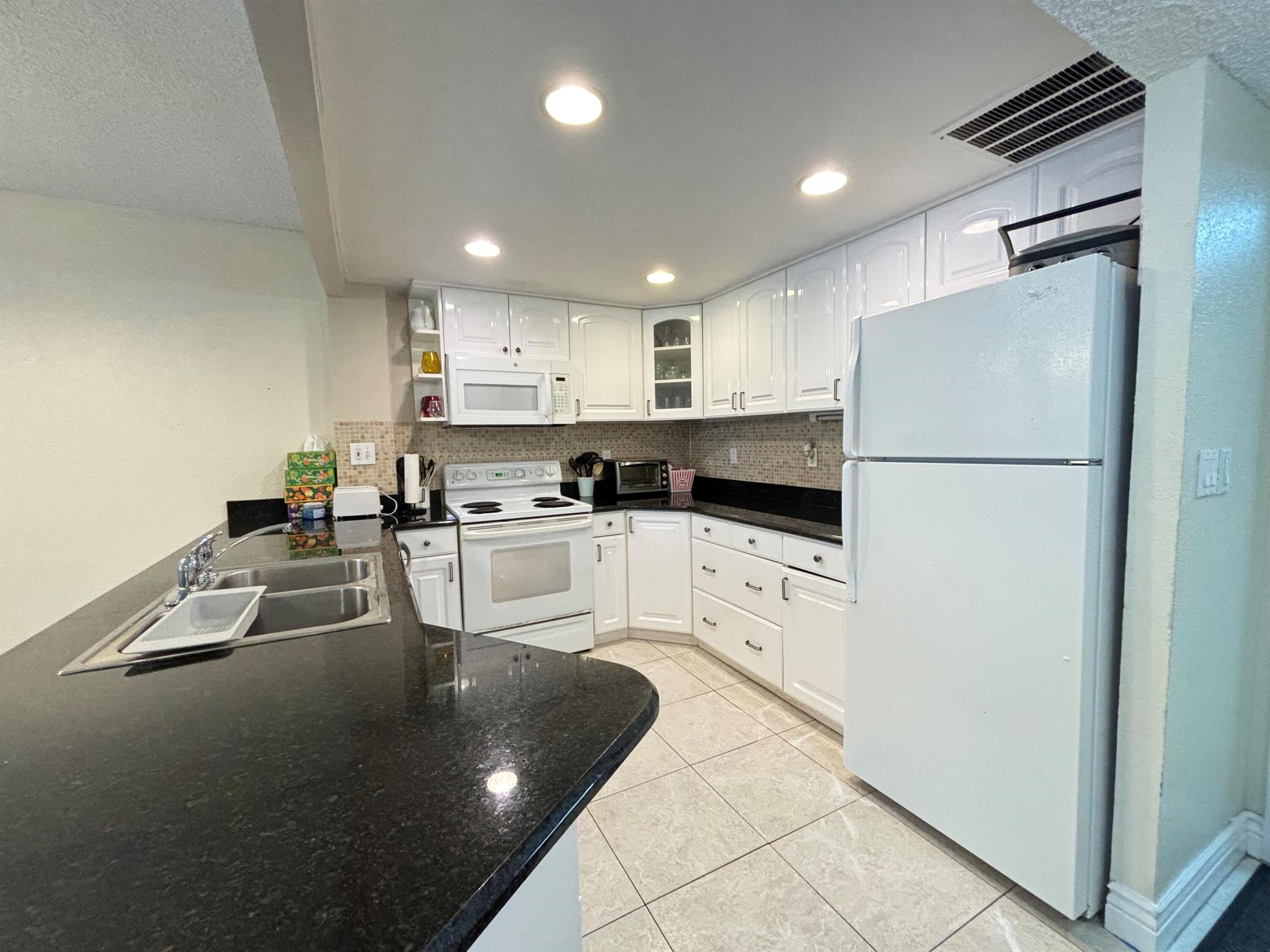 LE CHATEAU ROYAL CONDO - Residential Lease