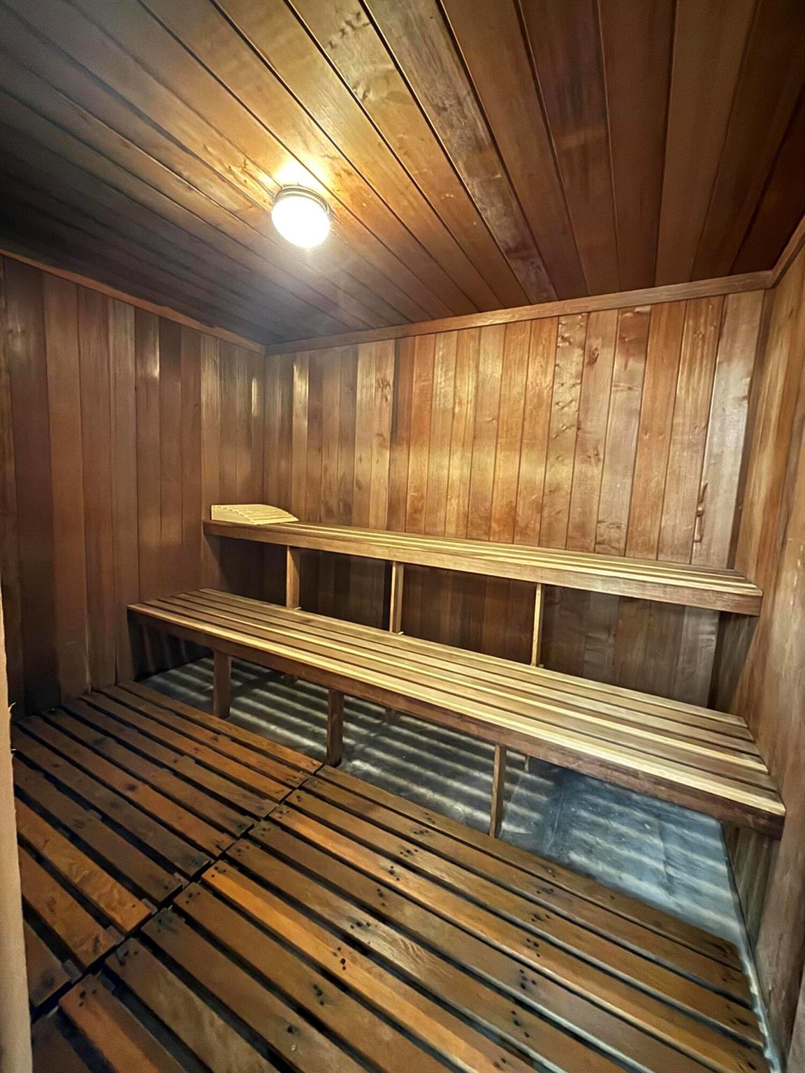 LE CHATEAU ROYAL CONDO - Residential Lease