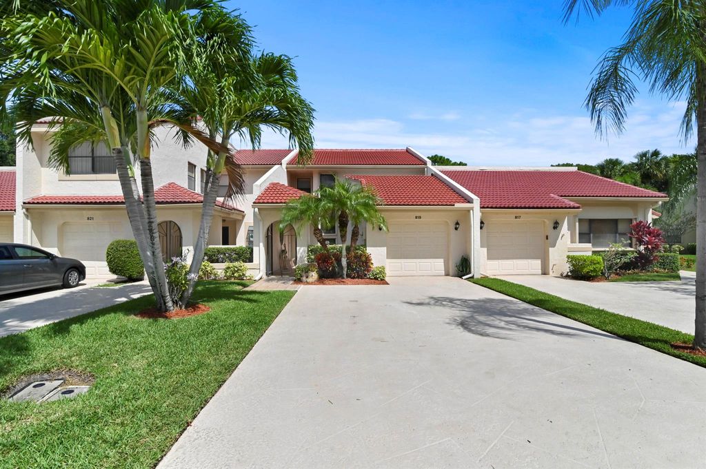 Photo of 819 Windermere Way, Palm Beach Gardens, FL 33418 (MLS # R10905792)