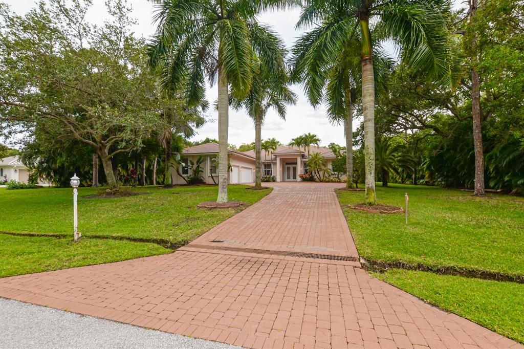 Photo of 5216 Misty Morn Rd, Palm Beach Gardens, FL 33418 (MLS # R10885234)