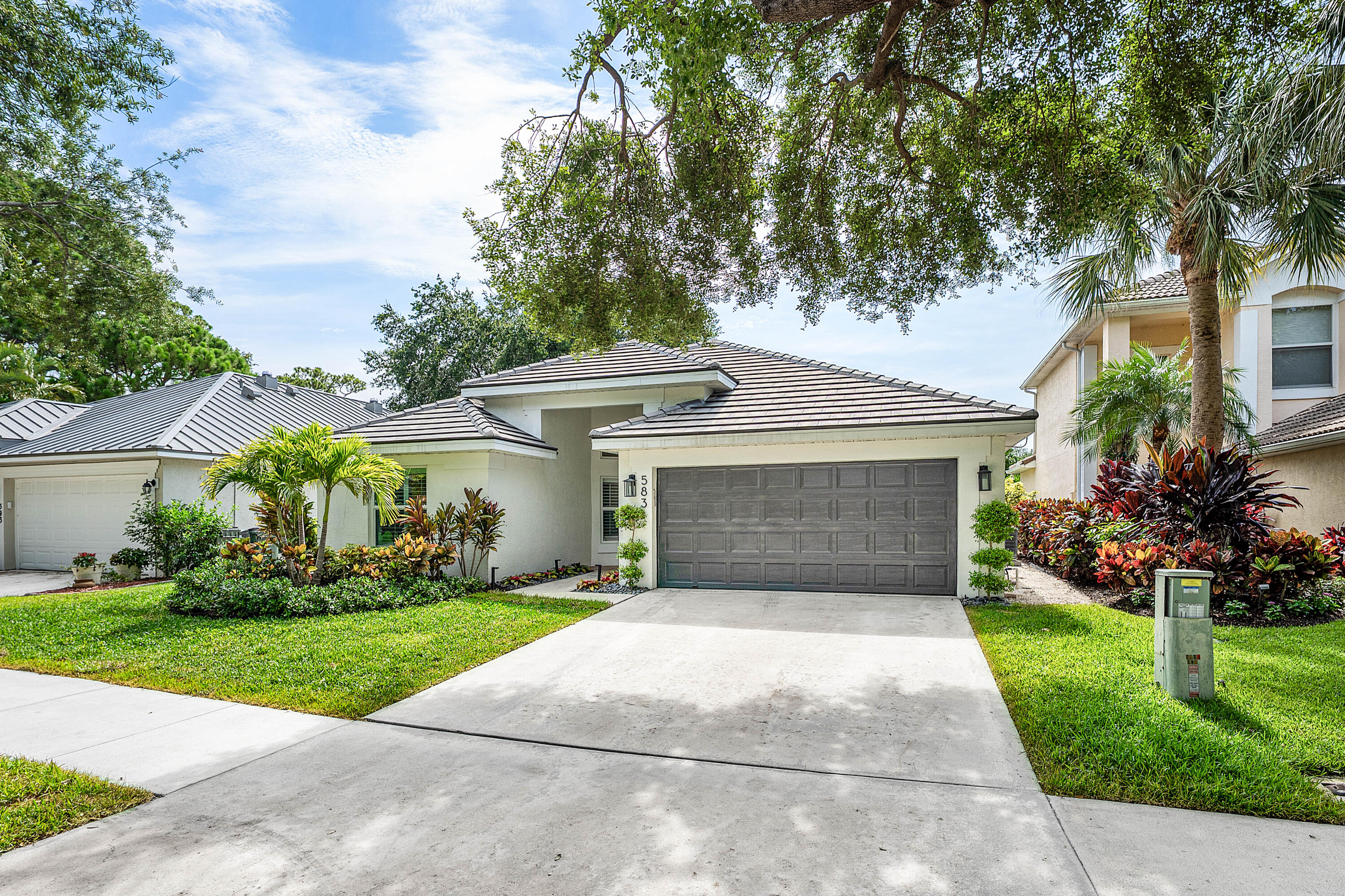583 Canoe Point
