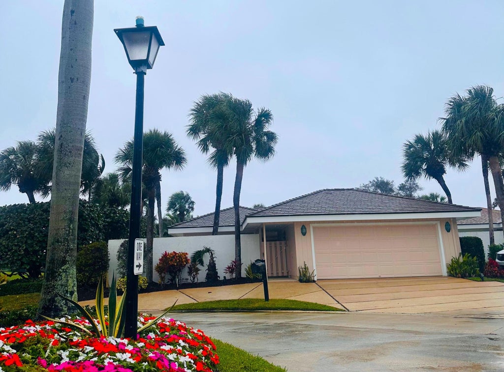 Photo of 17020 Bay Street, Jupiter, FL 33477 (MLS # R11052683)