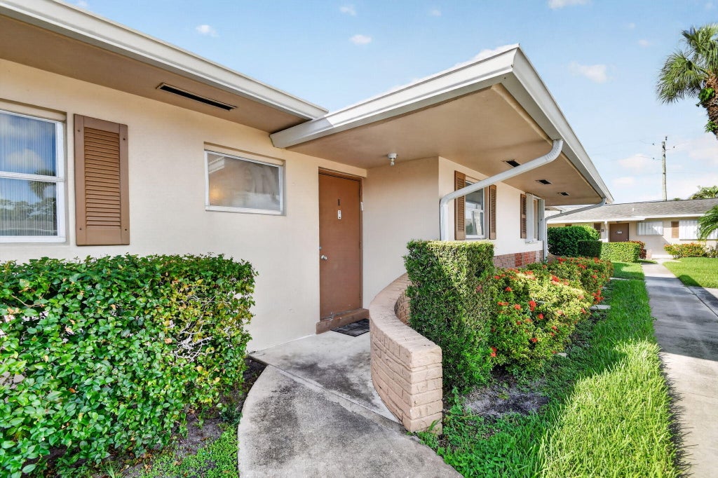 Photo of 2593 DUDLEY Drive W #I, West Palm Beach, FL 33415 (MLS # B26089652)
