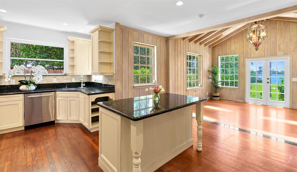 NORTH SHORE TERRACE 2 - Residential